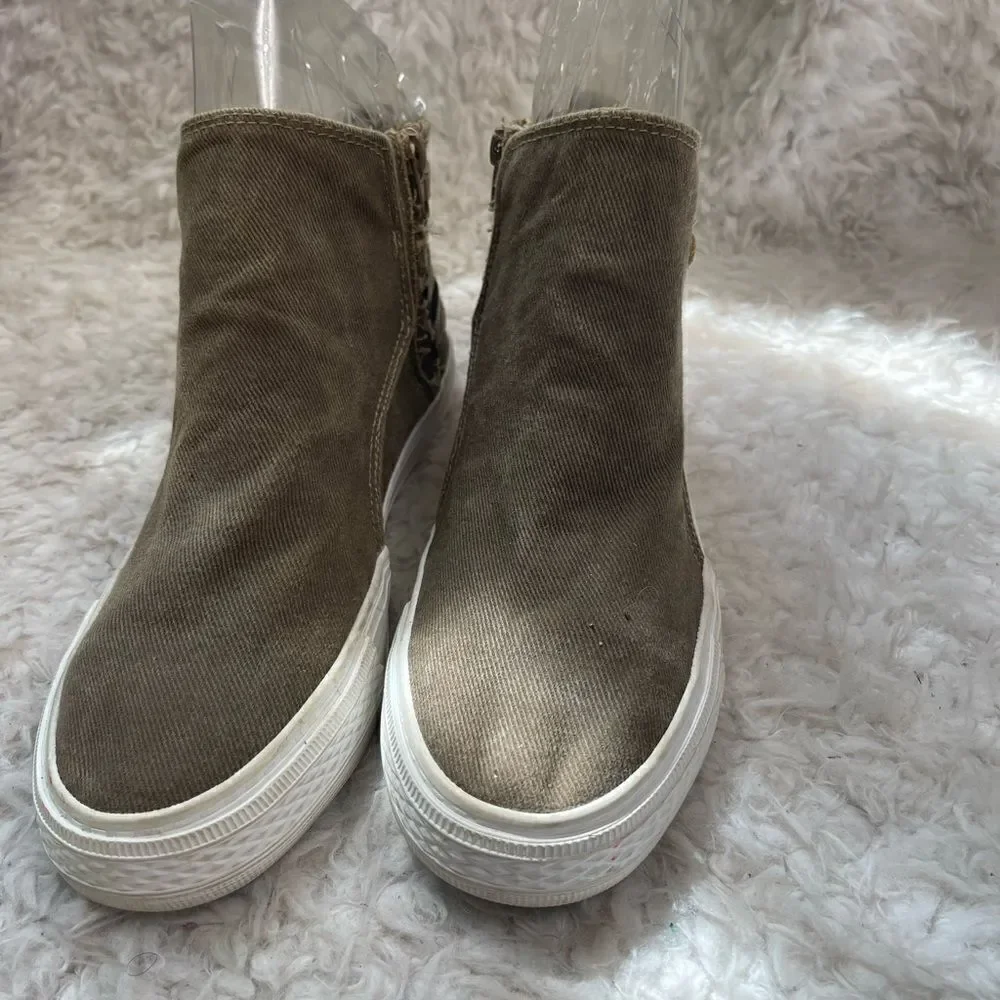 Blowfish canvas olive green ankle boots with side zipper size 7